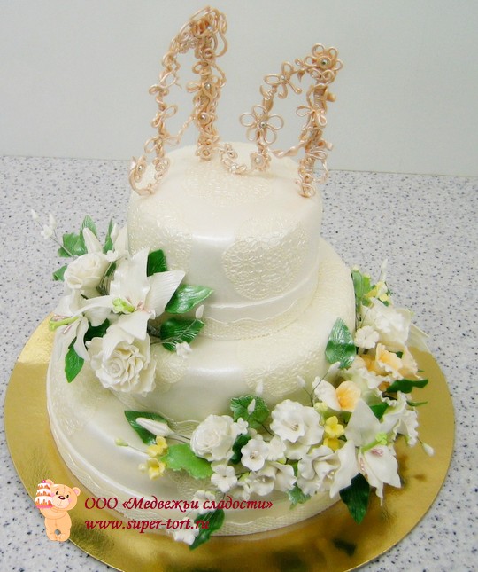 Трехъярусный кружевной Свадебный торт